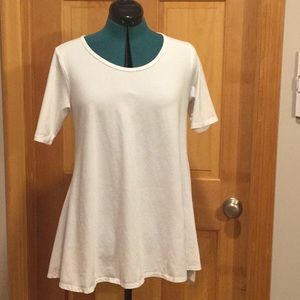 Preowned Lularoe perfect tee size small